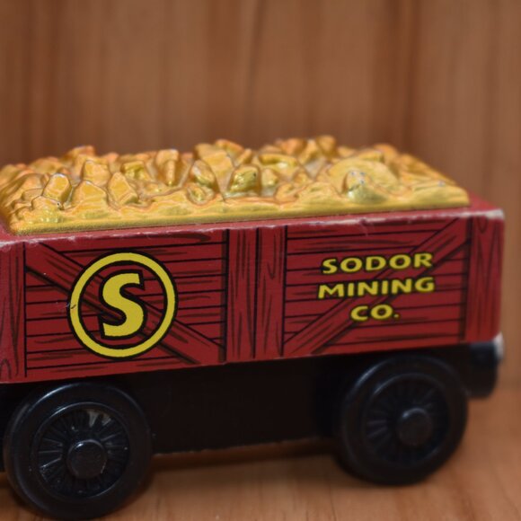Gold Car Sodor Mining Co. Thomas & Friends Wooden Railway Series Trains Magnetic - Picture 3 of 7
